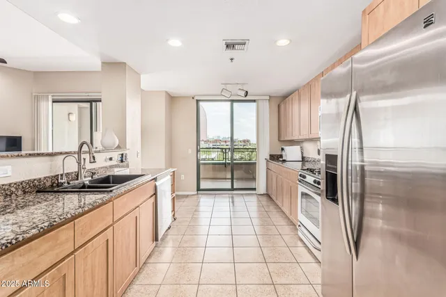 $460,000 | 16 West Encanto Boulevard, Unit 312, Phoenix, AZ 85003