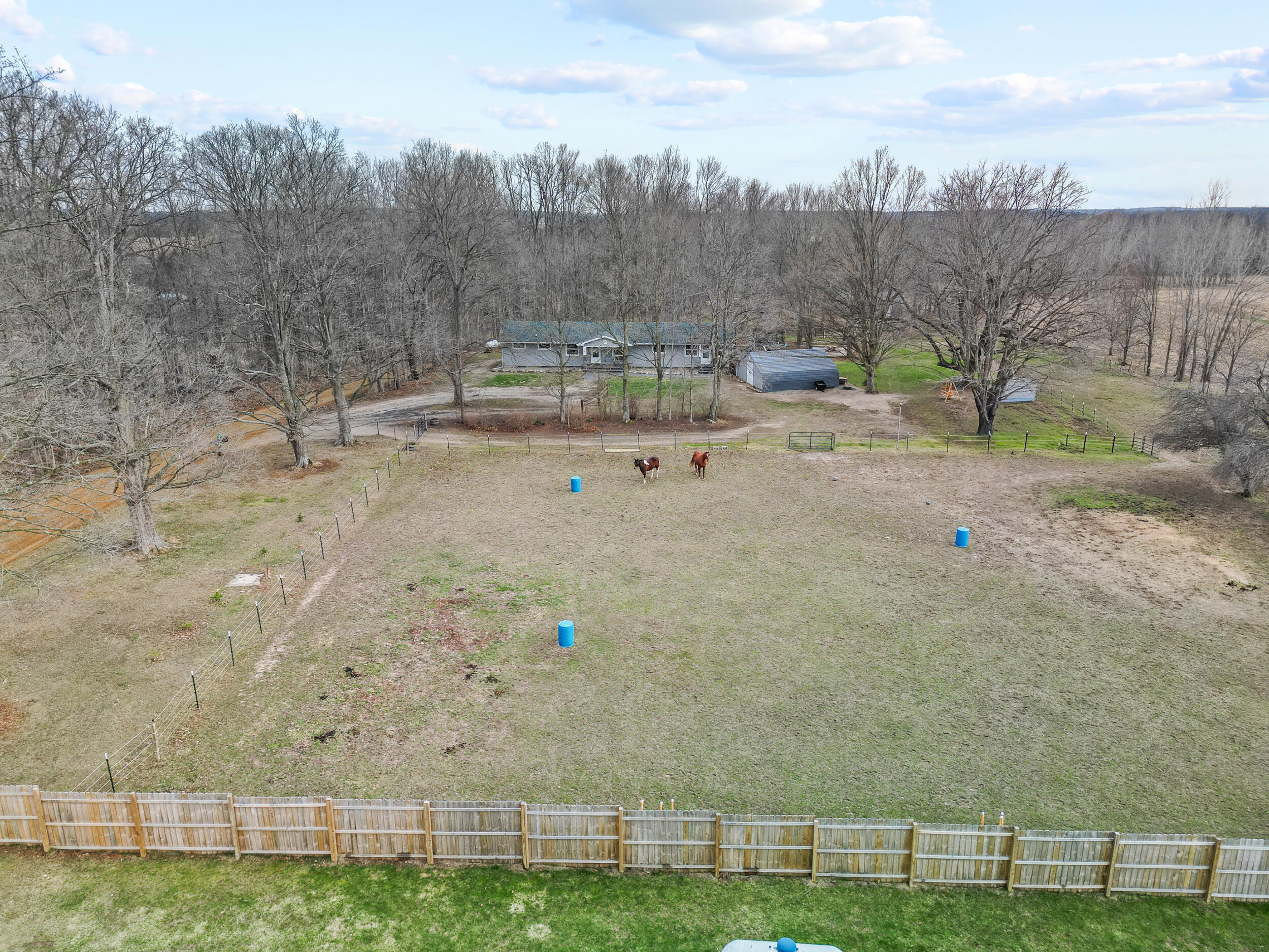 4090 Matthews Road Charlotte, MI 48813 - Photo 4 of 55 56_e-13
