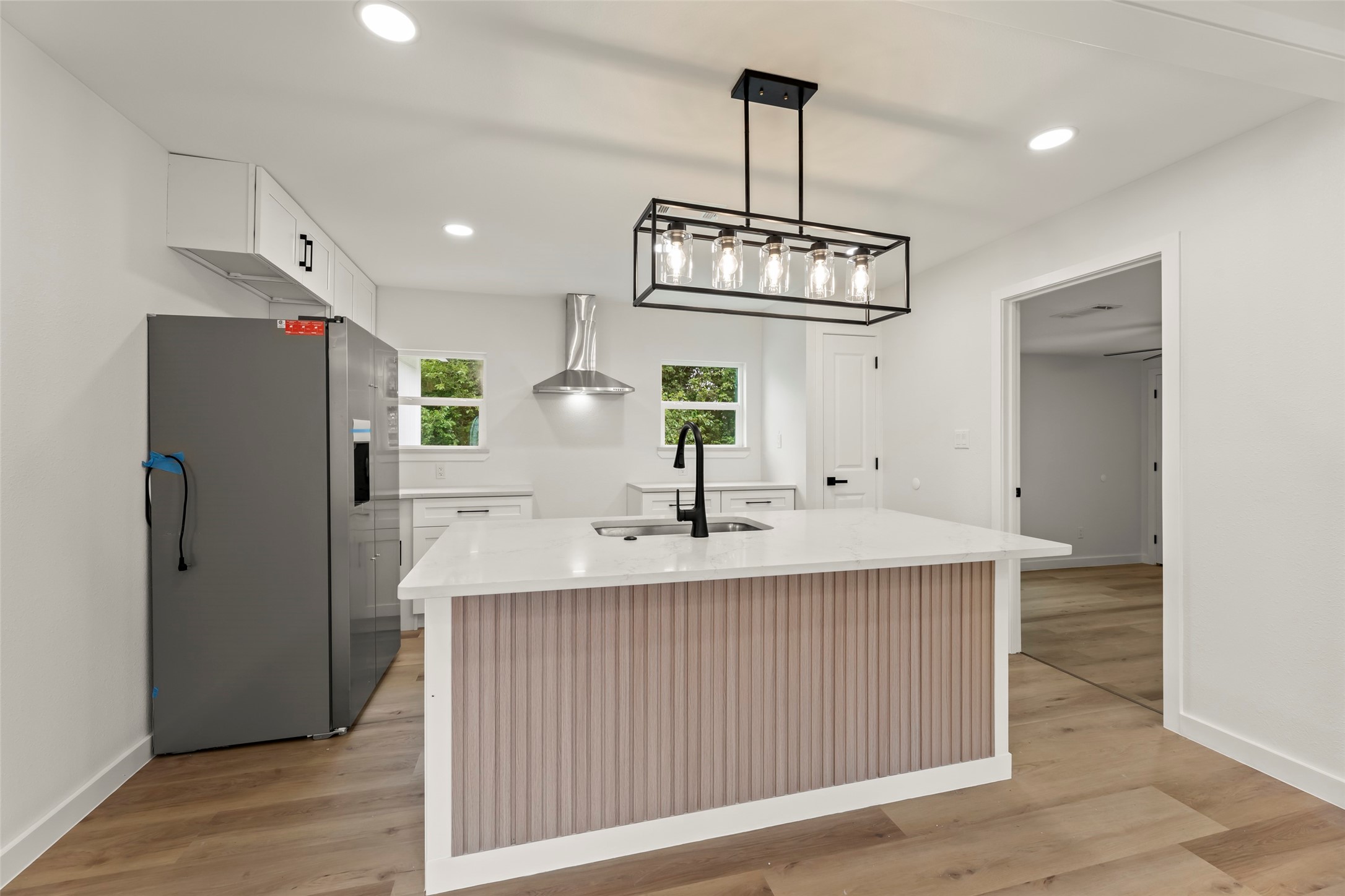 3225 Bostic Street Houston, TX 77093 - Photo 34 of 50 Stunning quartz breakfast bar & kitchen