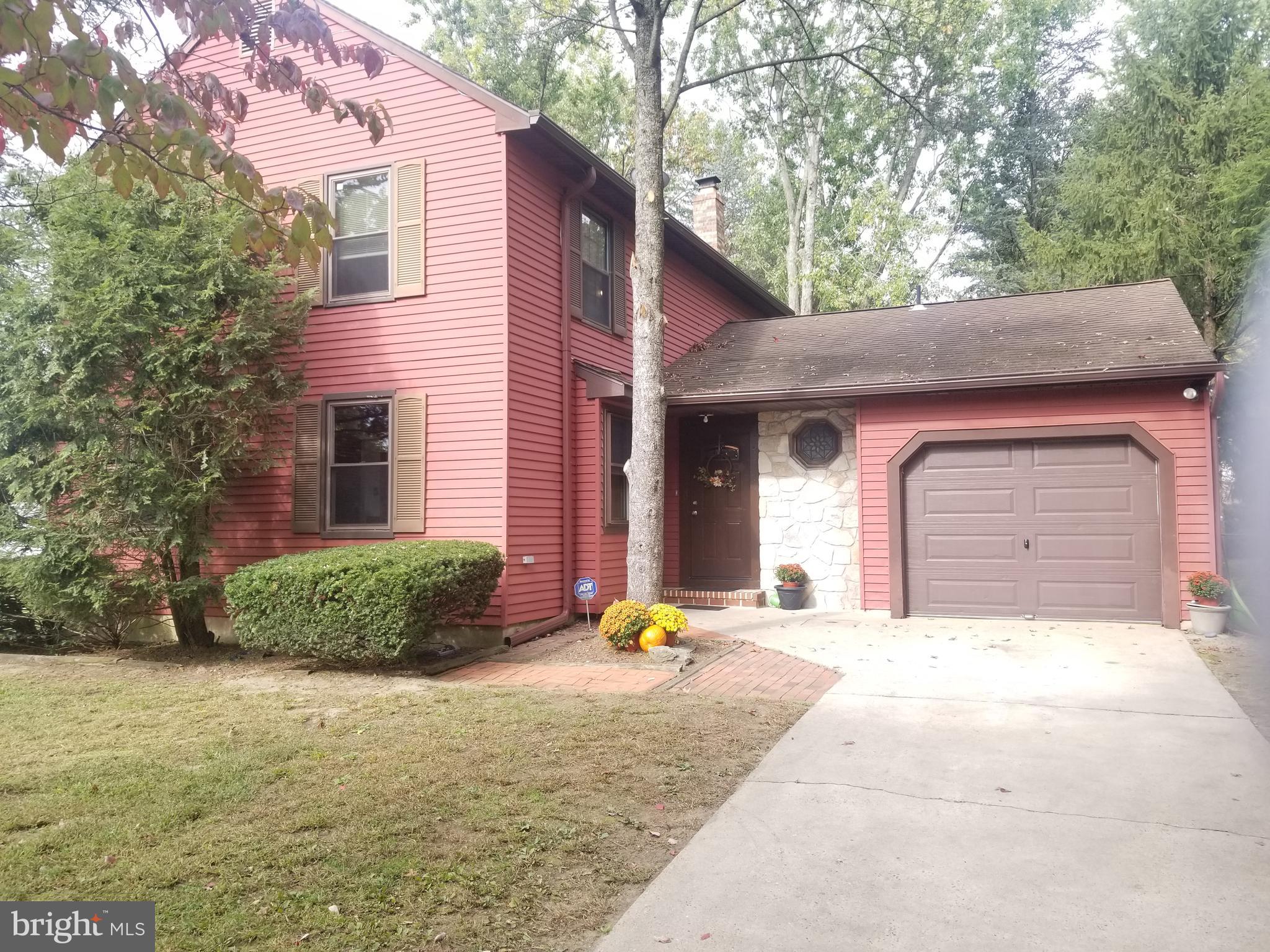 411 Apple Road Beverly, NJ 08010 - Photo 3 of 46