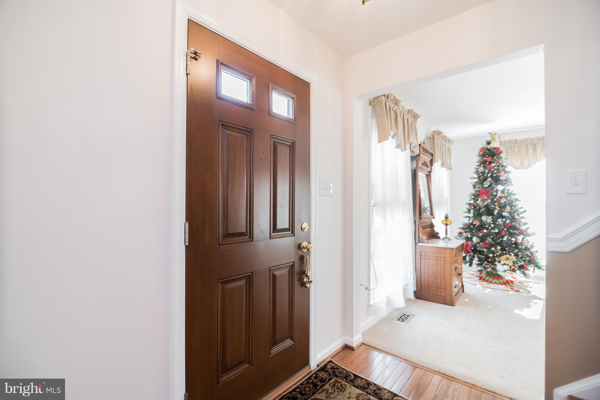 13016 Smoketown Road Woodbridge, VA 22192 - Photo 4 of 30