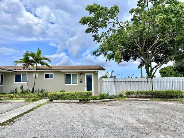 $2,700 | 10303 Northwest 35th Place, Miami, FL 33147