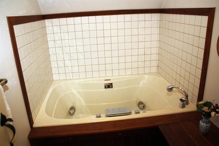 148 Point Hill Road West Barnstable, MA 02668 - Photo 29 of 35 a bathroom with a bathtub