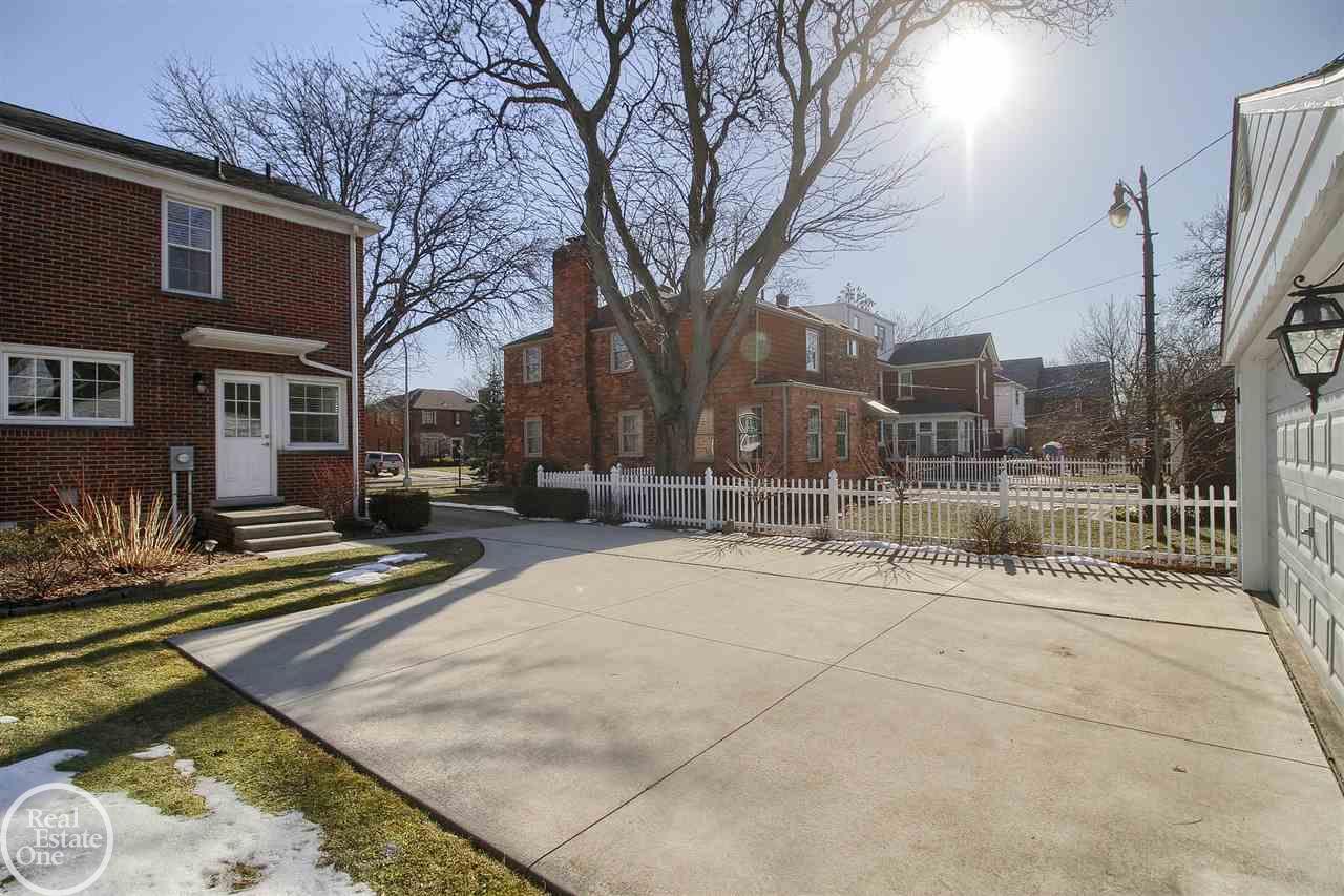 1327 Harvard Road Grosse Pointe, MI 48230 - Photo 30 of 35 50006460-29.JPG