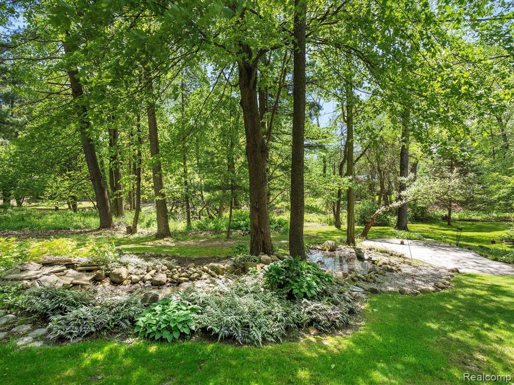 1331 Avon Circle West Rochester Hills, MI 48309 - Photo 44 of 54