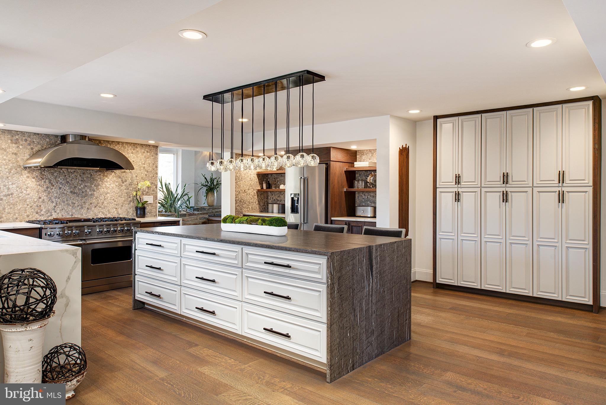 Spacious w/ plenty of room for family and friends!