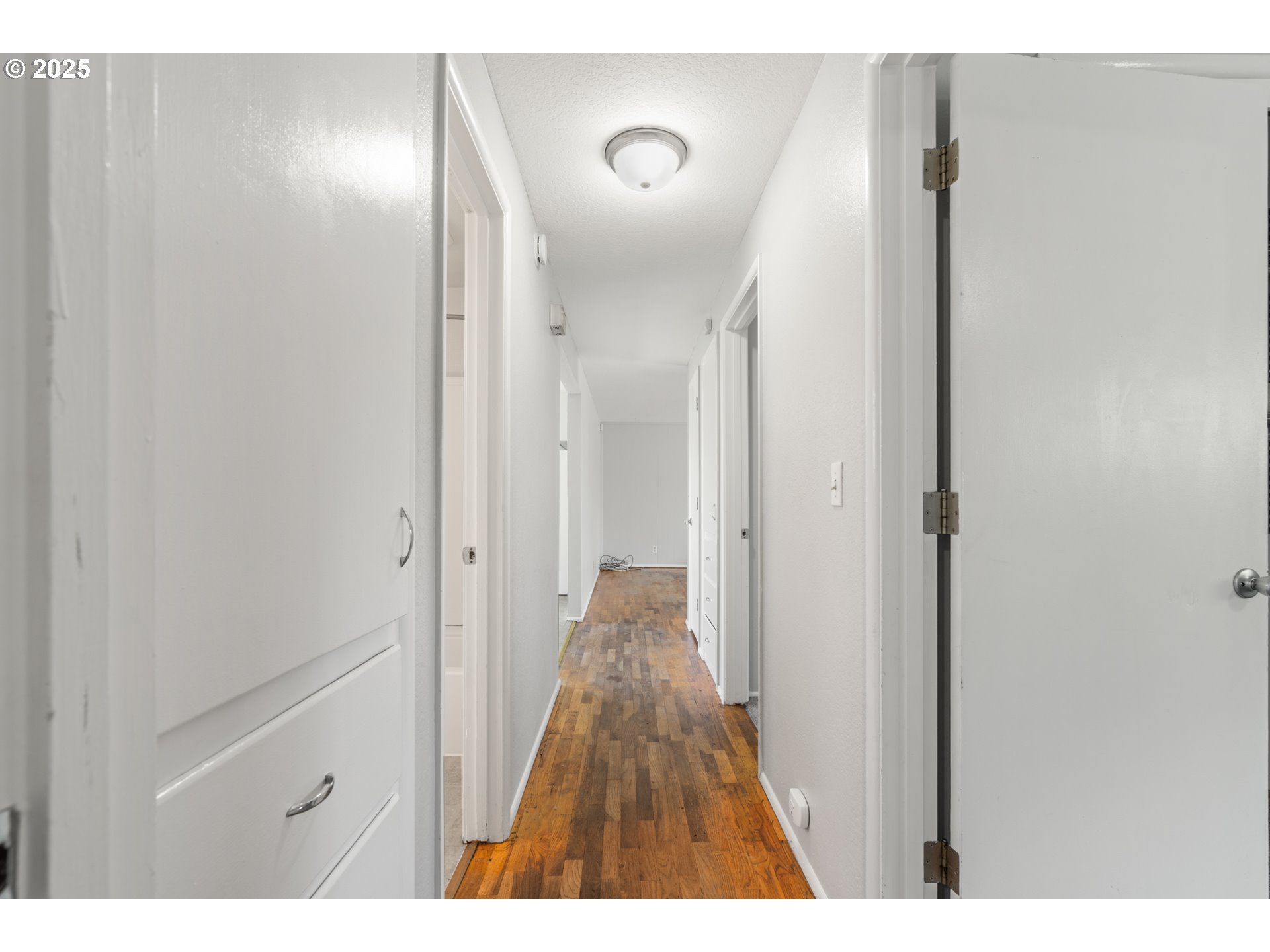 1855 Alderwood Street Eugene, OR 97404 - Photo 15 of 31 a view of a hallway