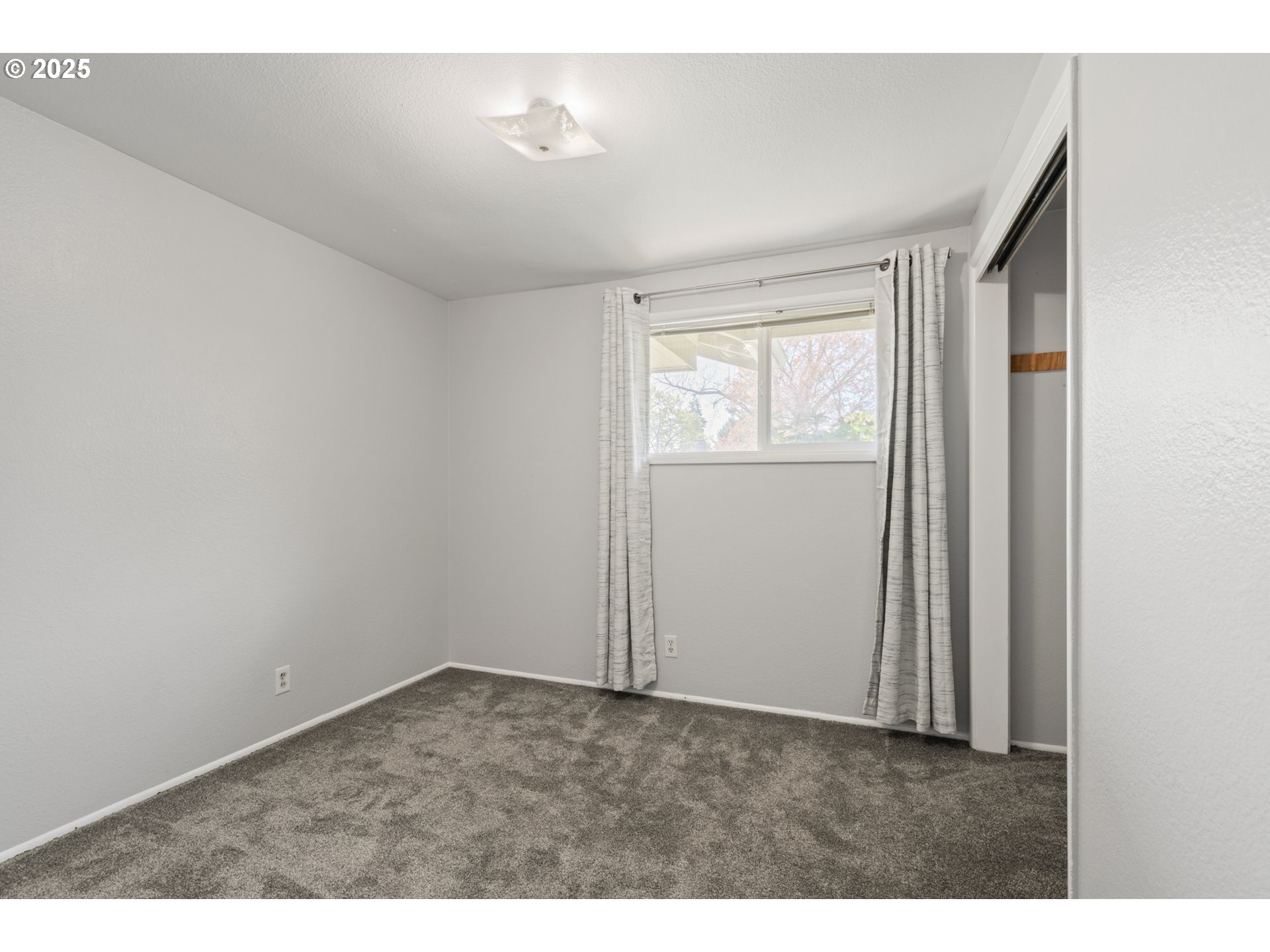 1855 Alderwood Street Eugene, OR 97404 - Photo 16 of 31 an empty room with windows