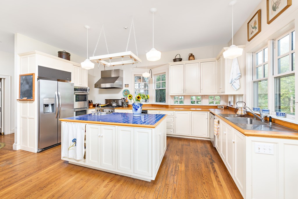 147 Beavertail Road Jamestown, RI 02835 - Photo 19 of 46 Double ovens.