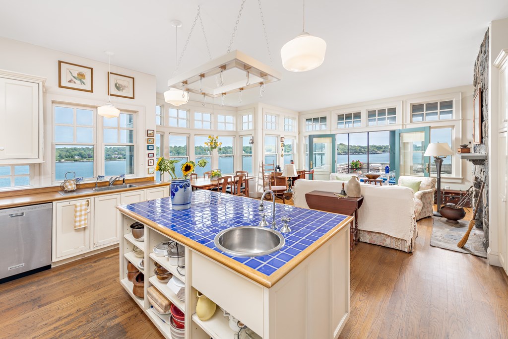 147 Beavertail Road Jamestown, RI 02835 - Photo 20 of 46