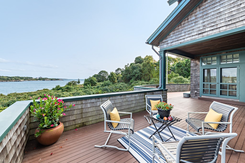 147 Beavertail Road Jamestown, RI 02835 - Photo 3 of 46