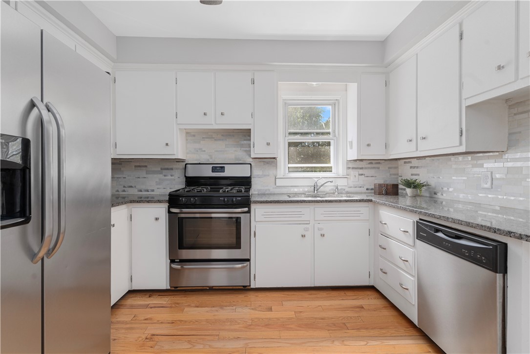 785 Main Avenue Warwick, RI 02886 - Photo 7 of 37