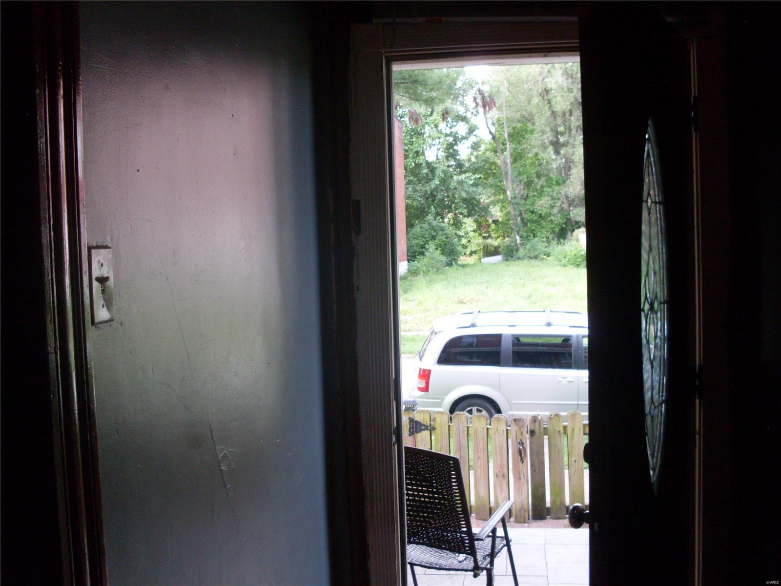 3237 Barrett Street St. Louis, MO 63107 - Photo 3 of 39