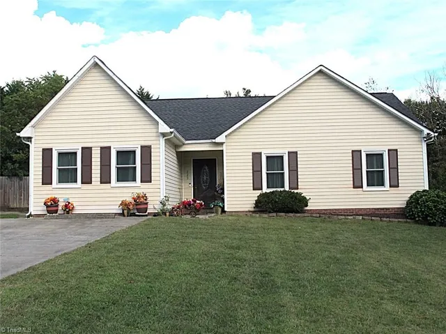 $260,000 | 229 Creeksedge Court, Winston-Salem, NC 27105