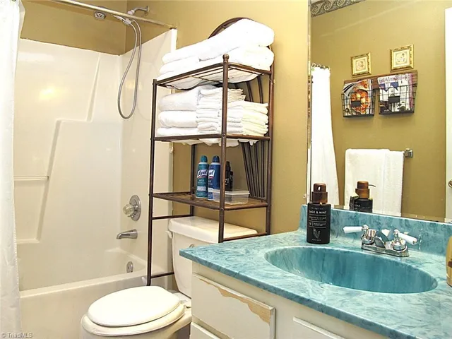 $260,000 | 229 Creeksedge Court, Winston-Salem, NC 27105