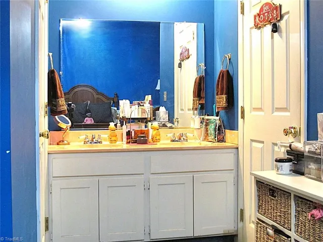 $260,000 | 229 Creeksedge Court, Winston-Salem, NC 27105