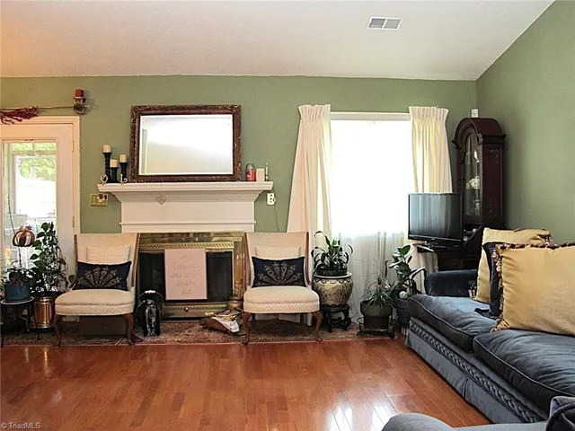 $260,000 | 229 Creeksedge Court, Winston-Salem, NC 27105