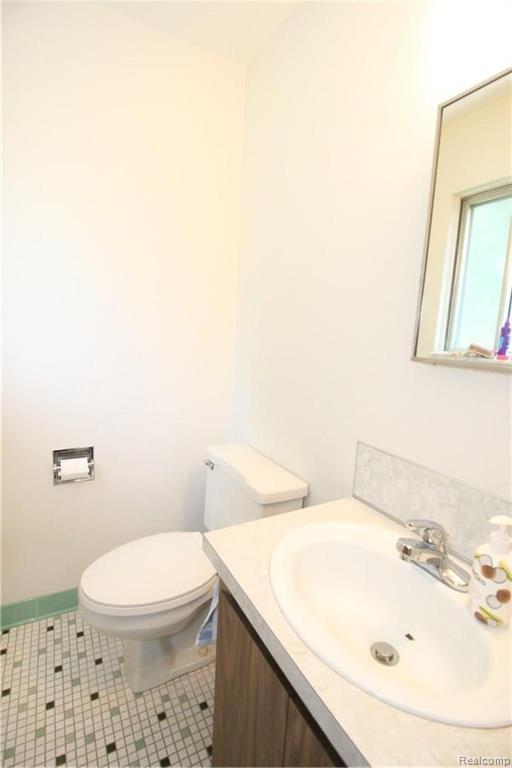 25250 Alex Street Center Line, MI 48015 - Photo 8 of 26