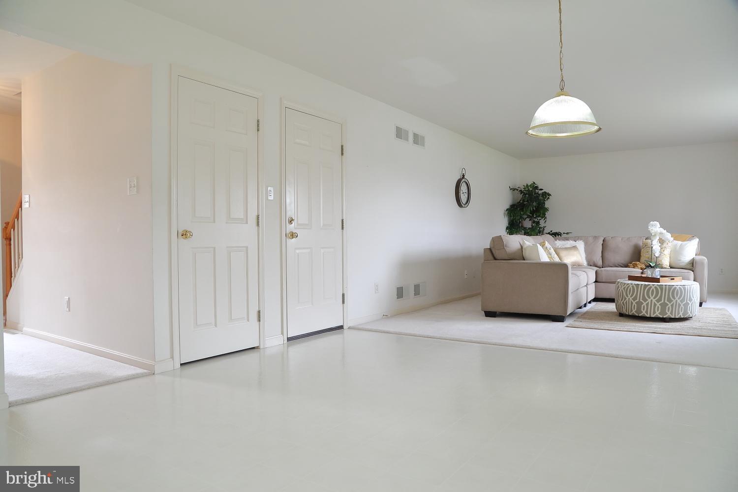 28 Duffield Drive Lititz, PA 17543 - Photo 4 of 25