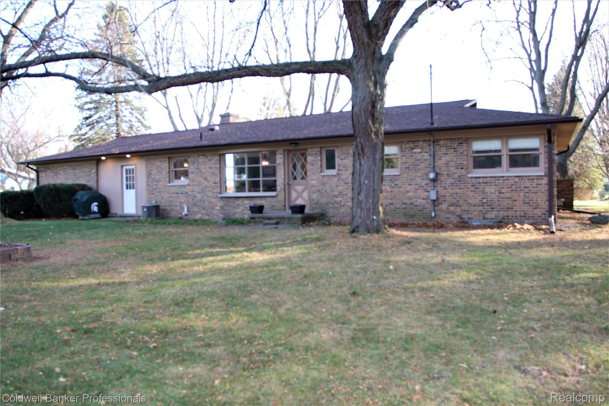 3204 West Britton Road Perry, MI 48872 - Photo 26 of 28 25 3204 Back .JPG