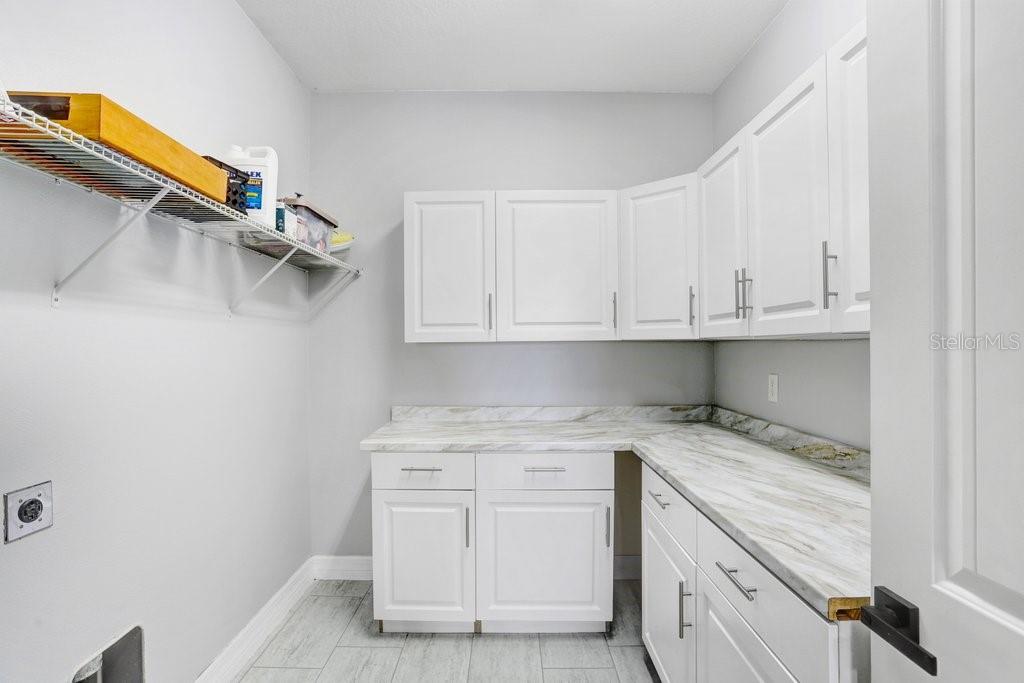 11677 Brighton Knoll Loop Riverview, FL 33579 - Photo 25 of 30 a view of cabinets and window