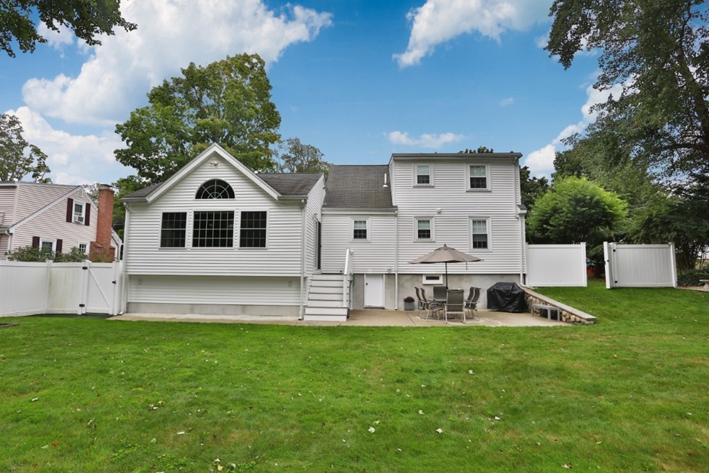 55 Springvale Road Reading, MA 01867 - Photo 28 of 30 Gallery Image 28