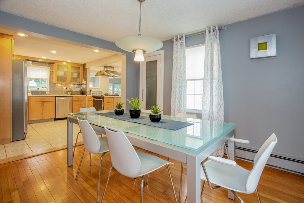 55 Springvale Road Reading, MA 01867 - Photo 4 of 30 Gallery Image 4