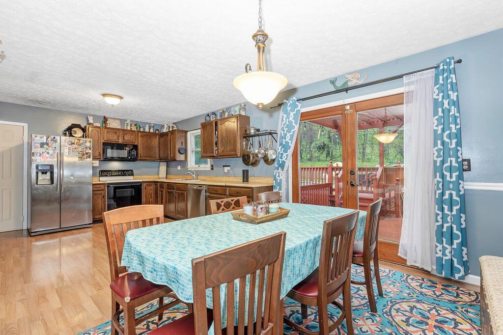 887 Blacksnake Road Utica, OH 43080 - Photo 14 of 60 11-DiningRoom
