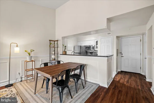 $2,150 | 3311 Wyndham Circle, Unit 4200, Alexandria, VA 22302