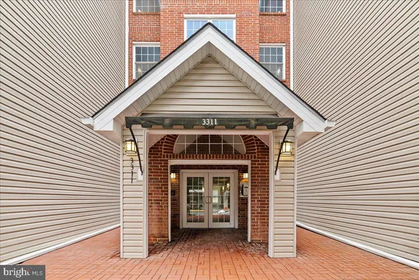 $2,150 | 3311 Wyndham Circle, Unit 4200, Alexandria, VA 22302
