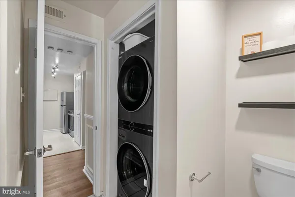 $2,150 | 3311 Wyndham Circle, Unit 4200, Alexandria, VA 22302