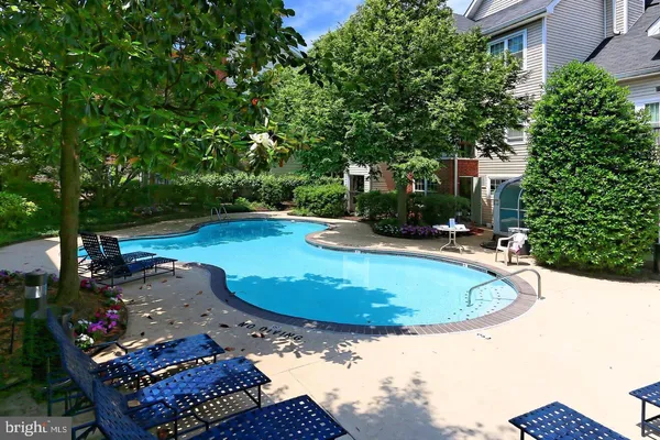 $2,150 | 3311 Wyndham Circle, Unit 4200, Alexandria, VA 22302
