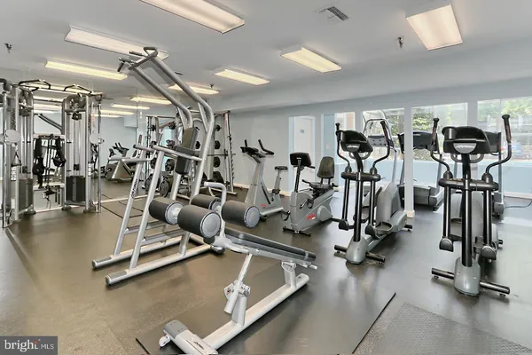 $2,150 | 3311 Wyndham Circle, Unit 4200, Alexandria, VA 22302