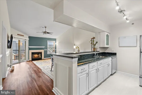 $2,150 | 3311 Wyndham Circle, Unit 4200, Alexandria, VA 22302