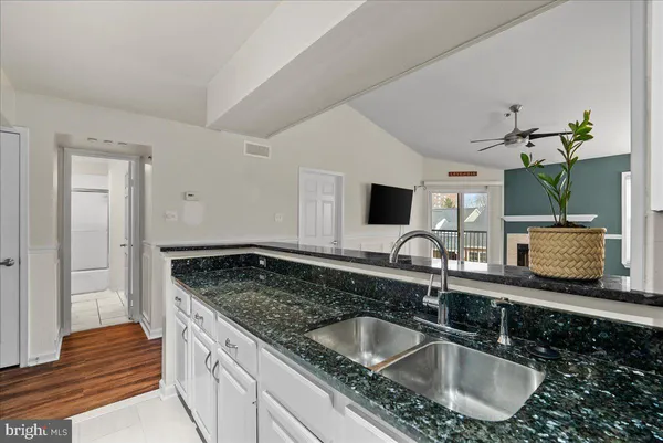 $2,150 | 3311 Wyndham Circle, Unit 4200, Alexandria, VA 22302