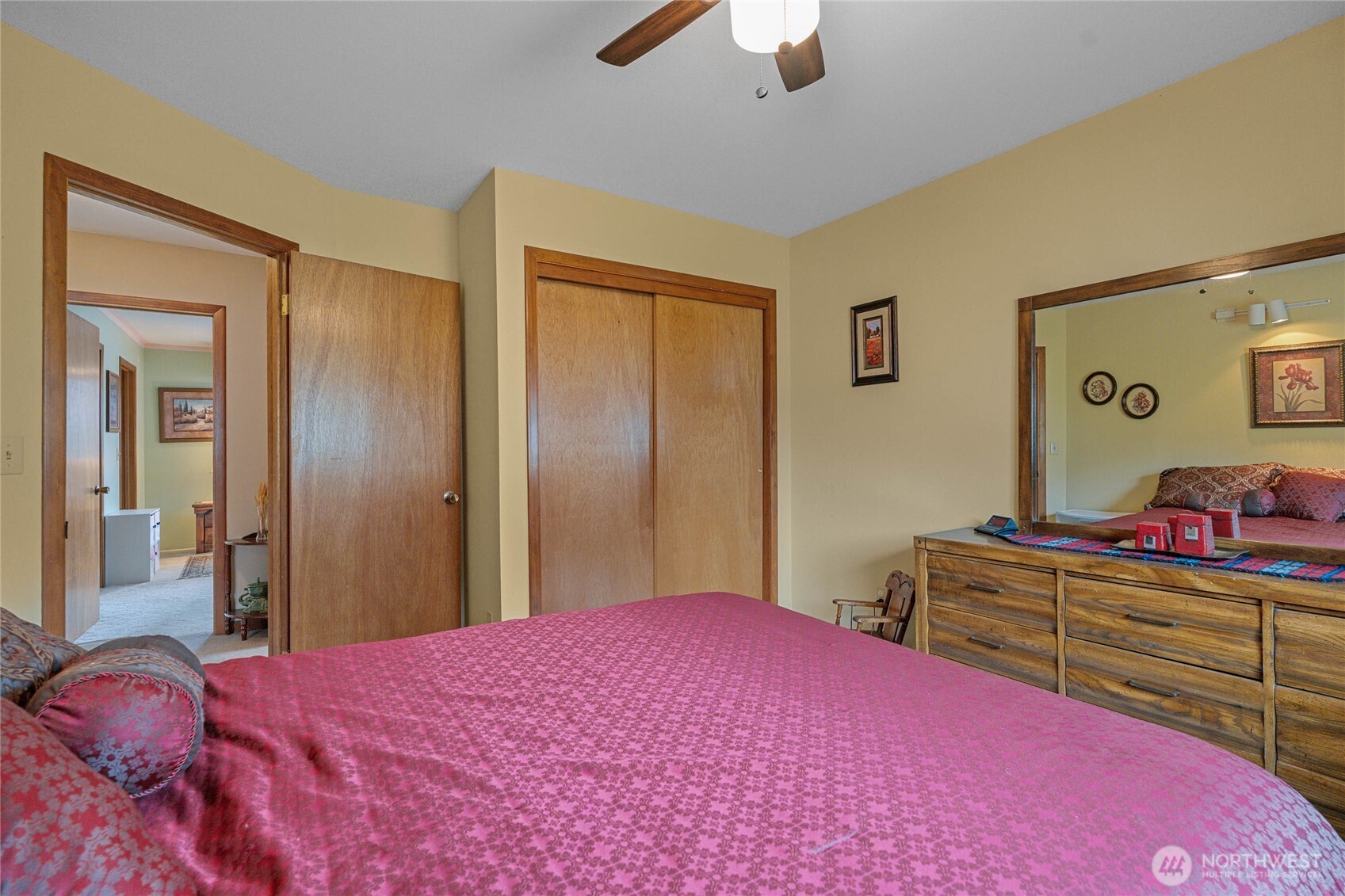 2548 Entiat Way Entiat, WA 98822 - Photo 19 of 40 a bedroom with a bed and a dresser