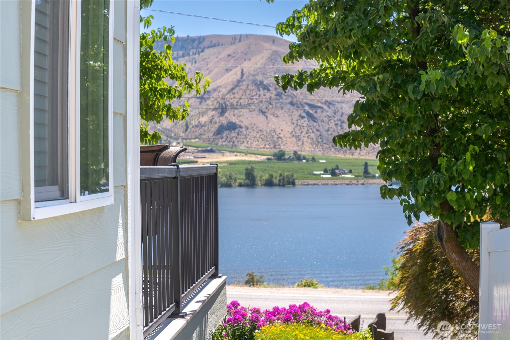 2548 Entiat Way Entiat, WA 98822 - Photo 24 of 40 an outdoor space with seating