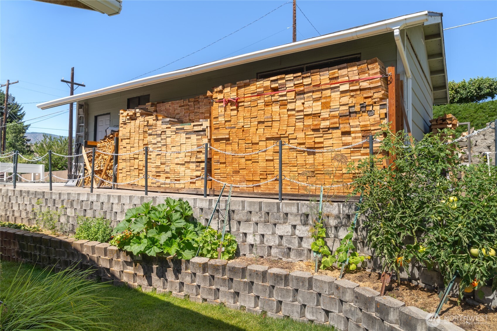 2548 Entiat Way Entiat, WA 98822 - Photo 33 of 40 a view of a pathway of a building