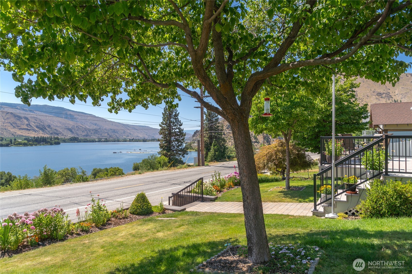2548 Entiat Way Entiat, WA 98822 - Photo 35 of 40 a view of a garden with plants