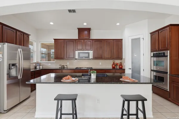 $759,000 | 8919 Comanche Pth, Garden Ridge, TX 78266