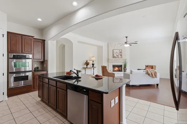 $759,000 | 8919 Comanche Pth, Garden Ridge, TX 78266
