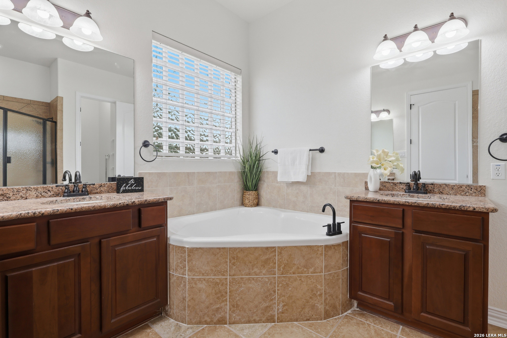 8919 Comanche Pth Garden Ridge, TX 78266 - Photo 16 of 46