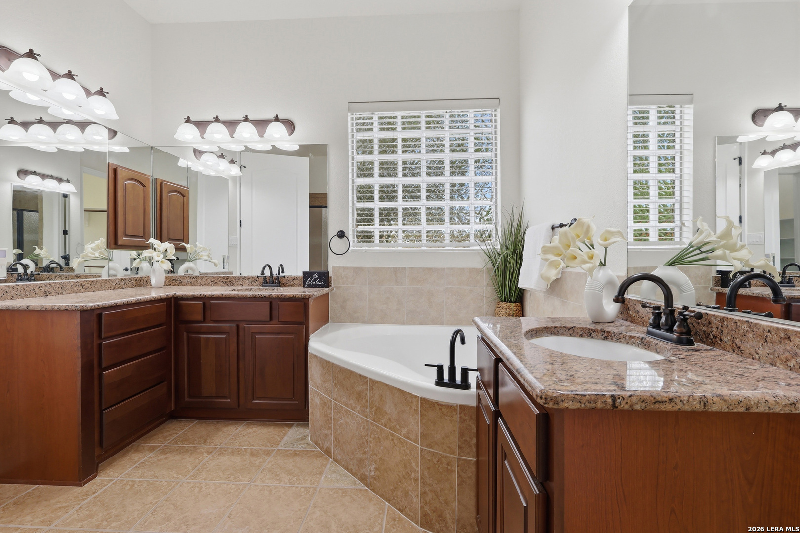 8919 Comanche Pth Garden Ridge, TX 78266 - Photo 17 of 46