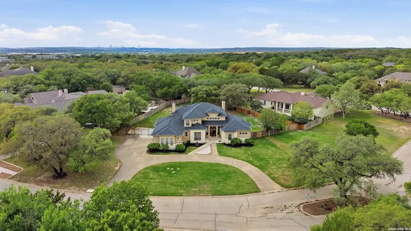$759,000 | 8919 Comanche Pth, Garden Ridge, TX 78266