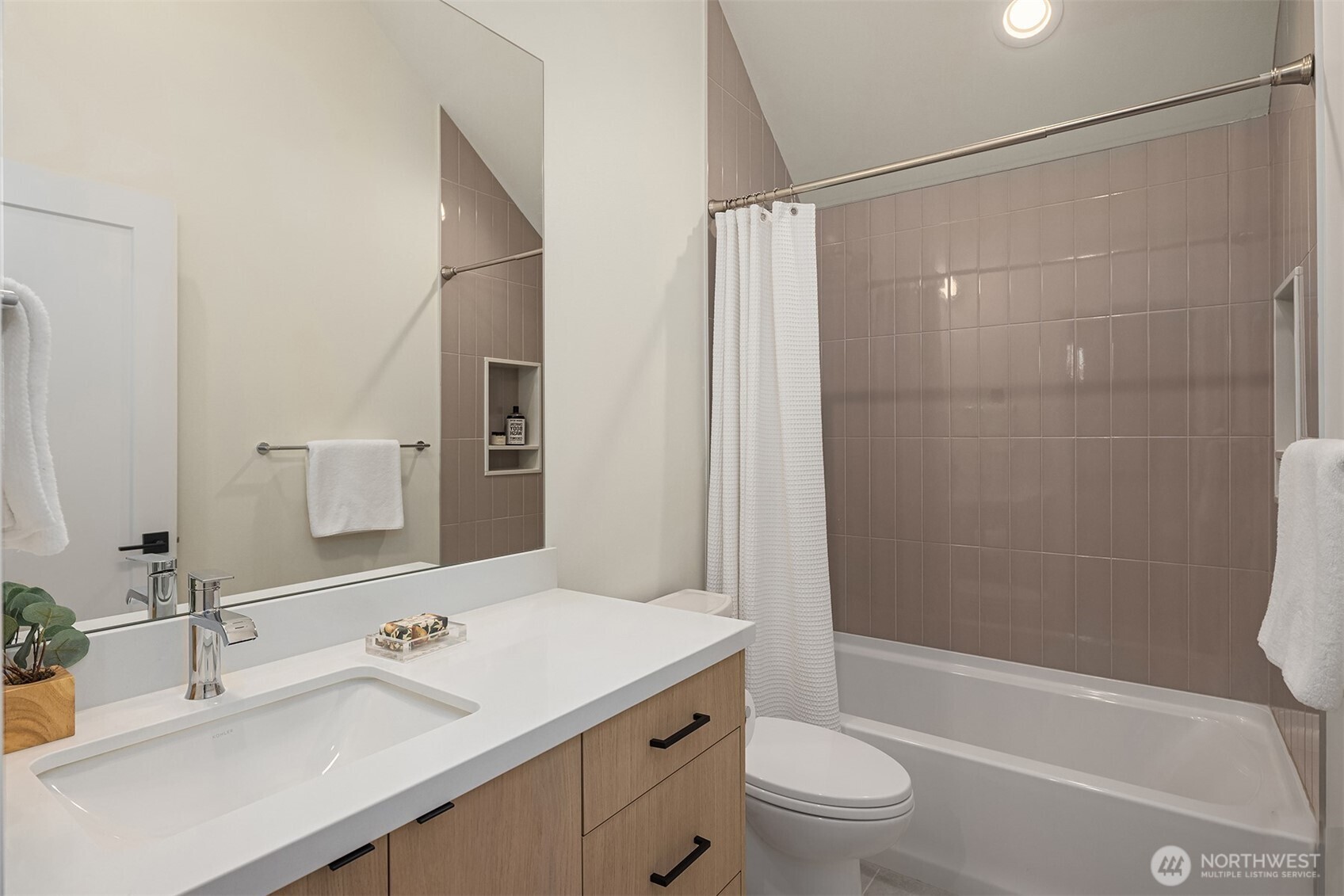 3814 Northeast 89th Street Seattle, WA 98115 - Photo 31 of 39