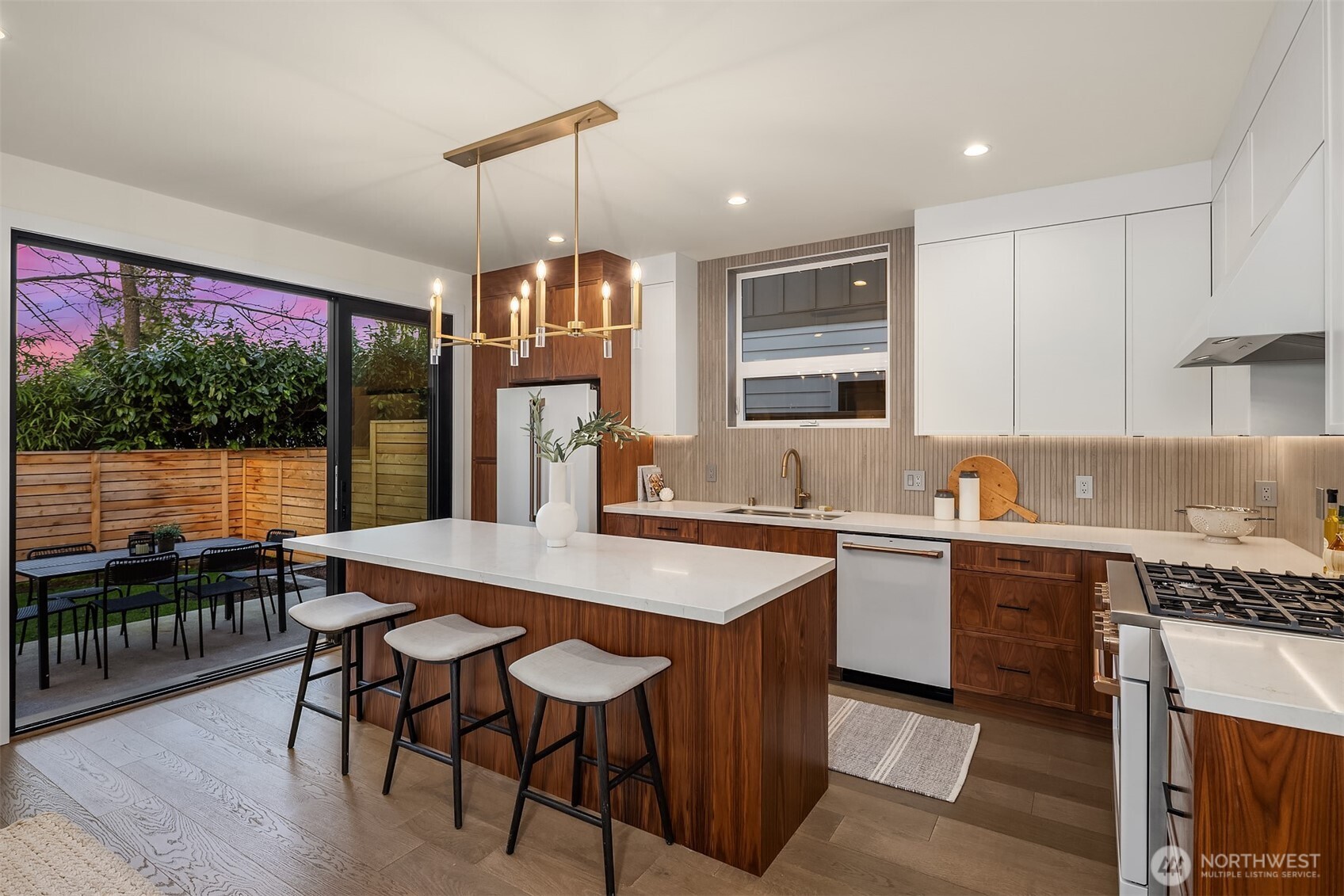 3814 Northeast 89th Street Seattle, WA 98115 - Photo 6 of 39