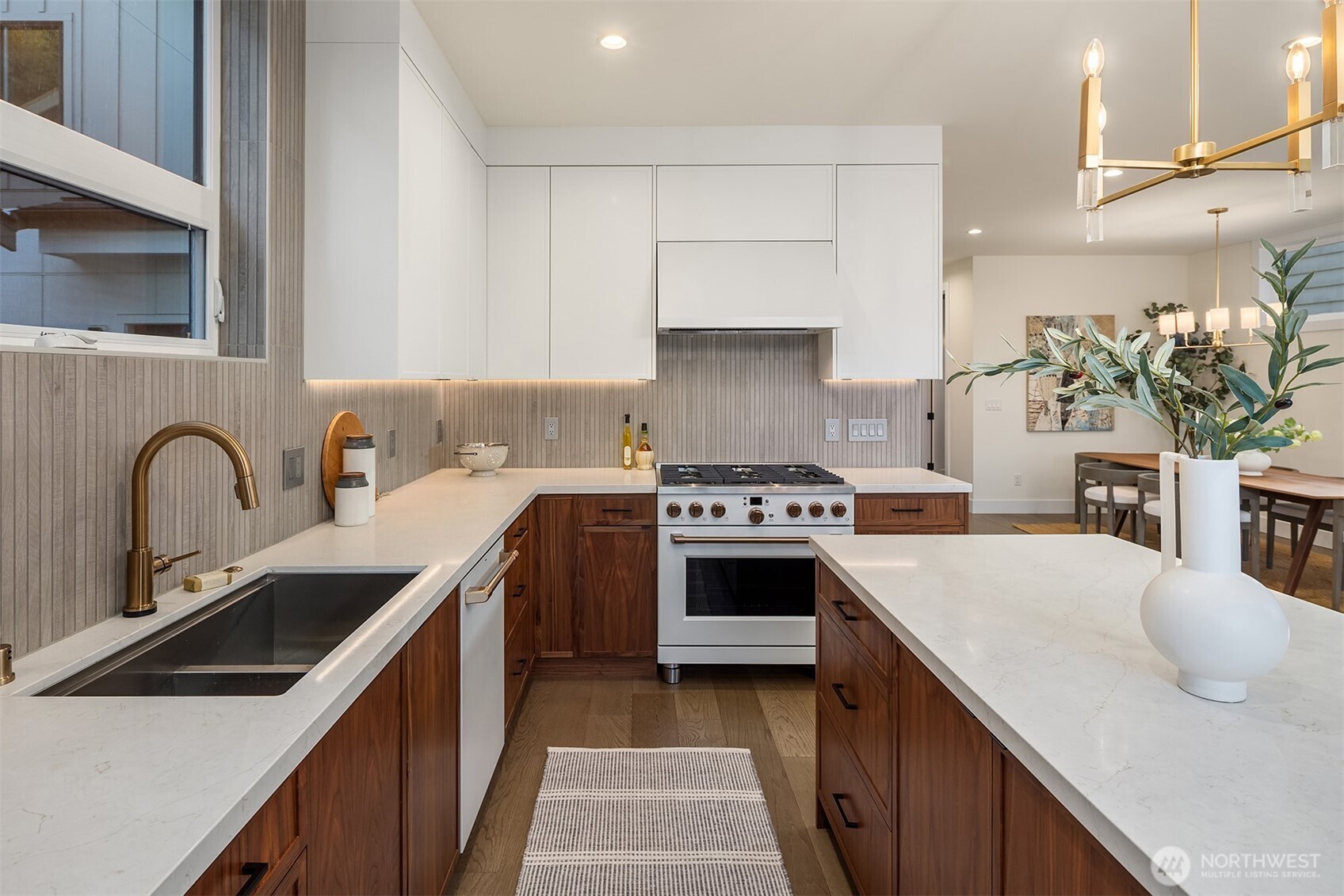 3814 Northeast 89th Street Seattle, WA 98115 - Photo 9 of 39