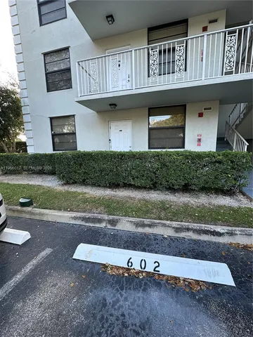 $2,550 | 1715 Whitehall Drive, Unit 201, Davie, FL 33324