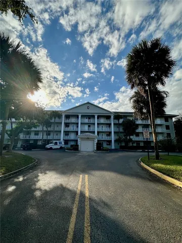 $2,550 | 1715 Whitehall Drive, Unit 201, Davie, FL 33324