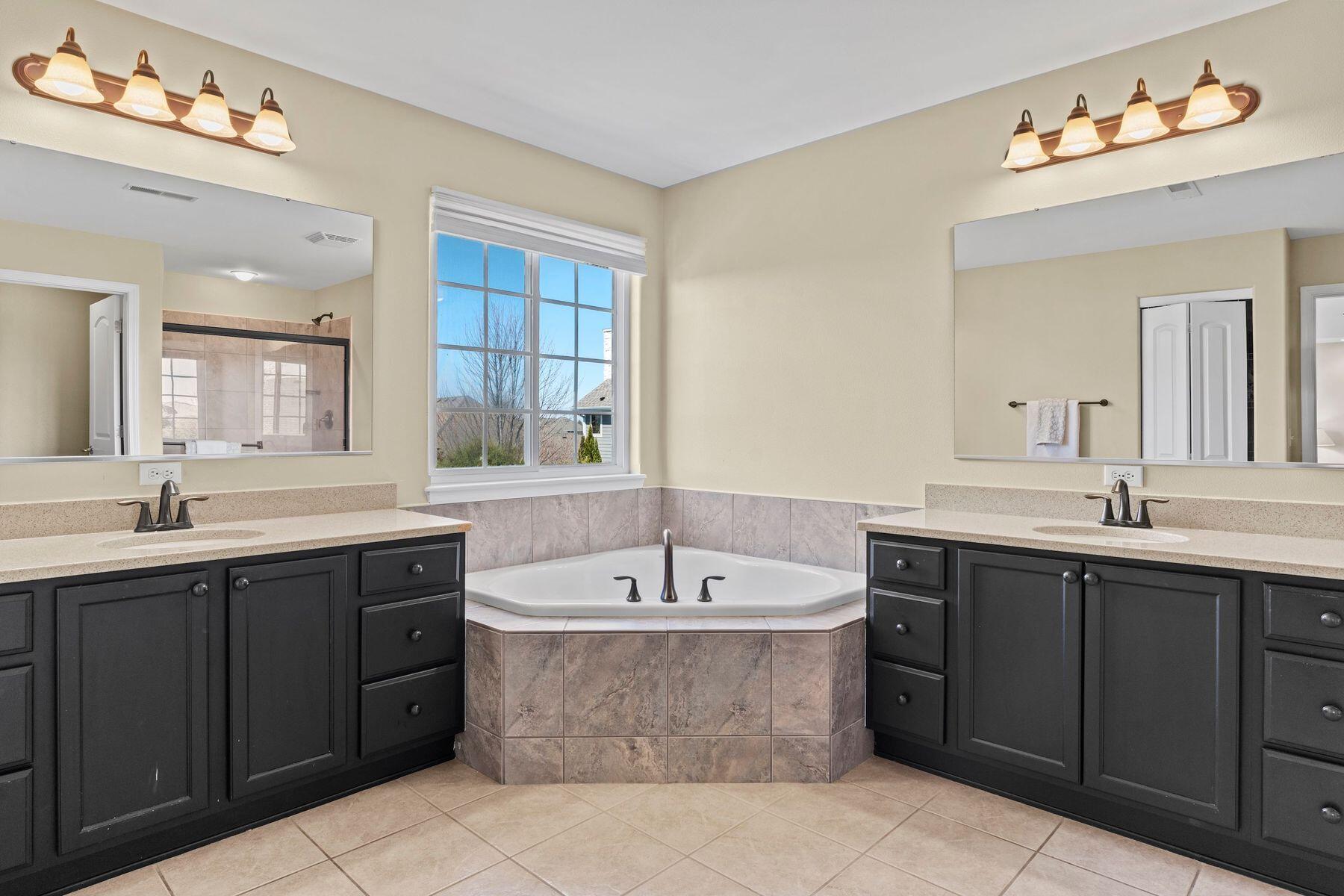 1866 River Lakes Road South Oconomowoc, WI 53066 - Photo 18 of 41 Primary Suite